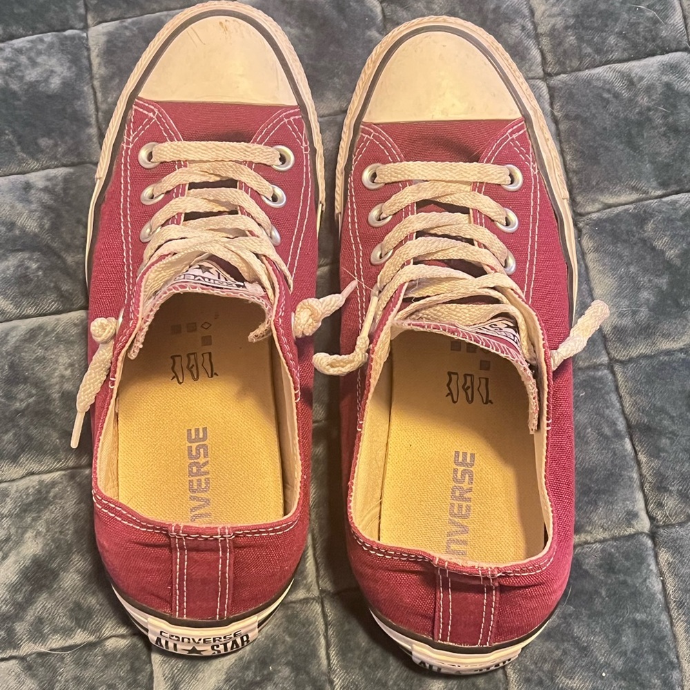 Women’s Classic Canvas Converse Sneakers Size 8 in Maroon